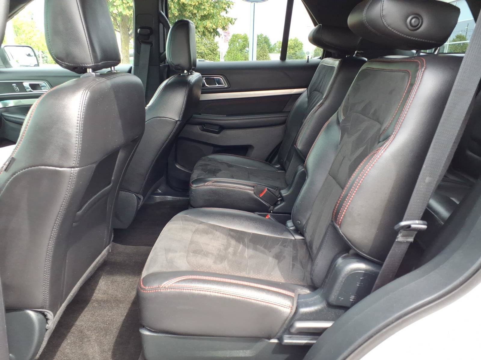Certified 2018 Ford Explorer XLT w/ Equipment Group 202A AWD/4WD image 5