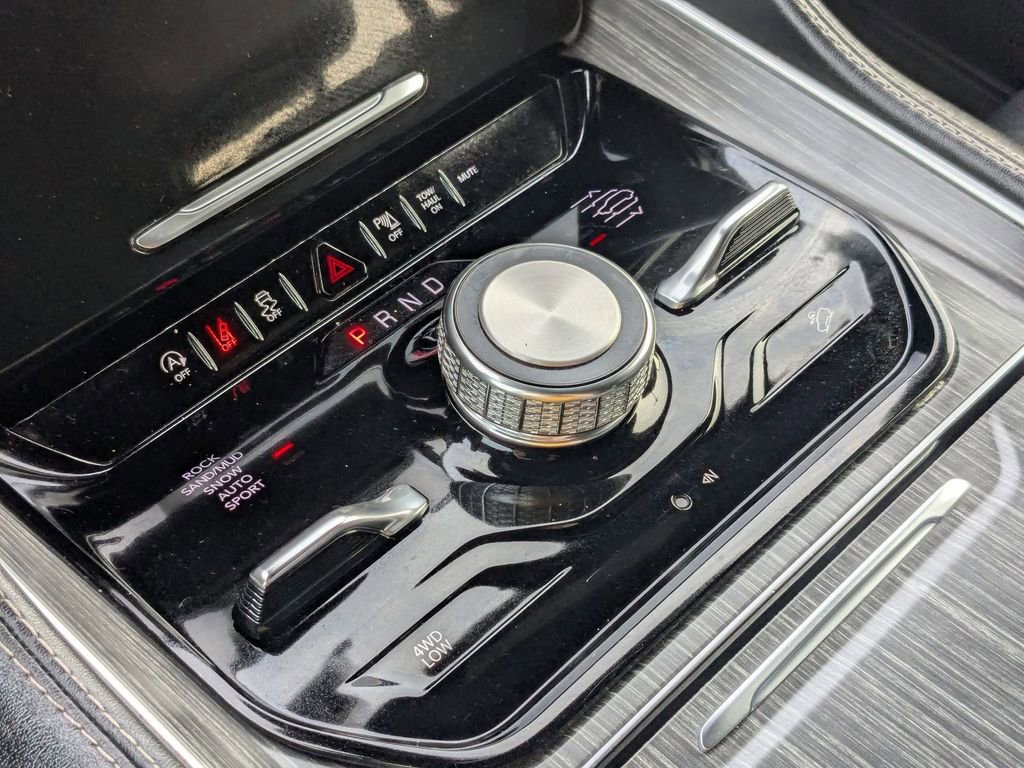 Used 2024 Jeep Wagoneer L Series III w/ Flexible Seating Group image 14