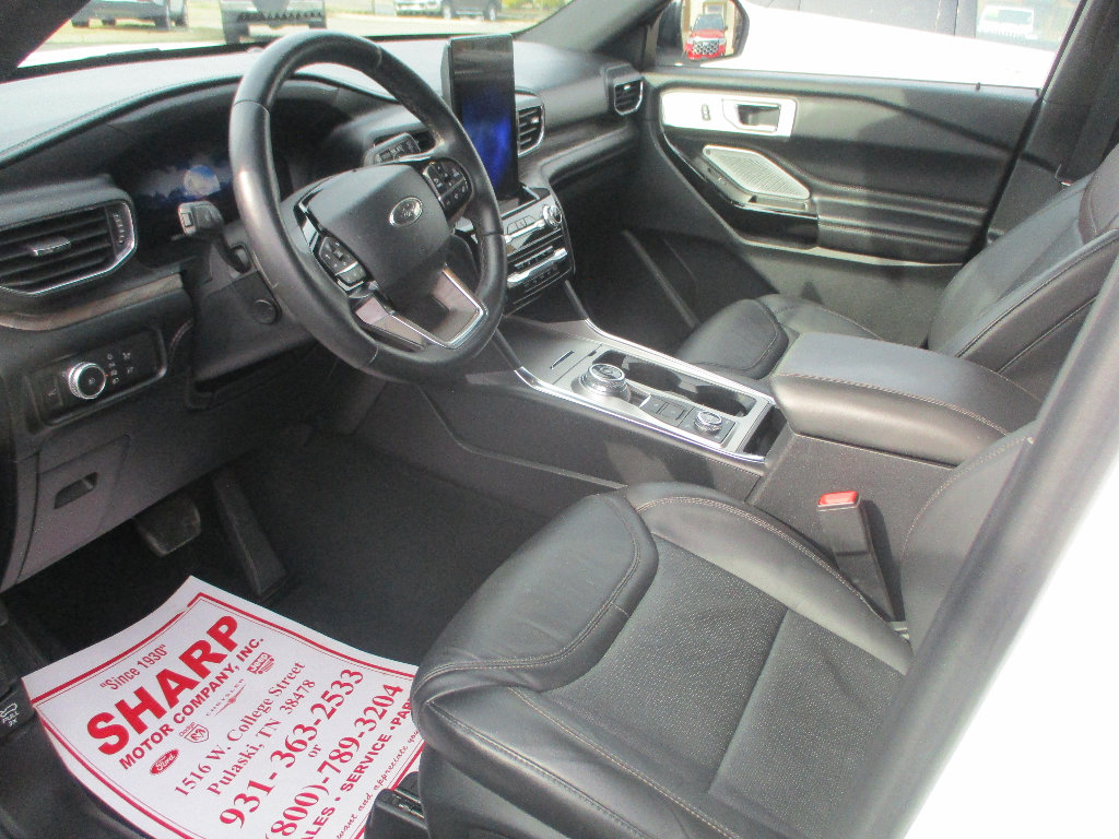 Certified 2021 Ford Explorer Platinum w/ Equipment Group 601A image 4