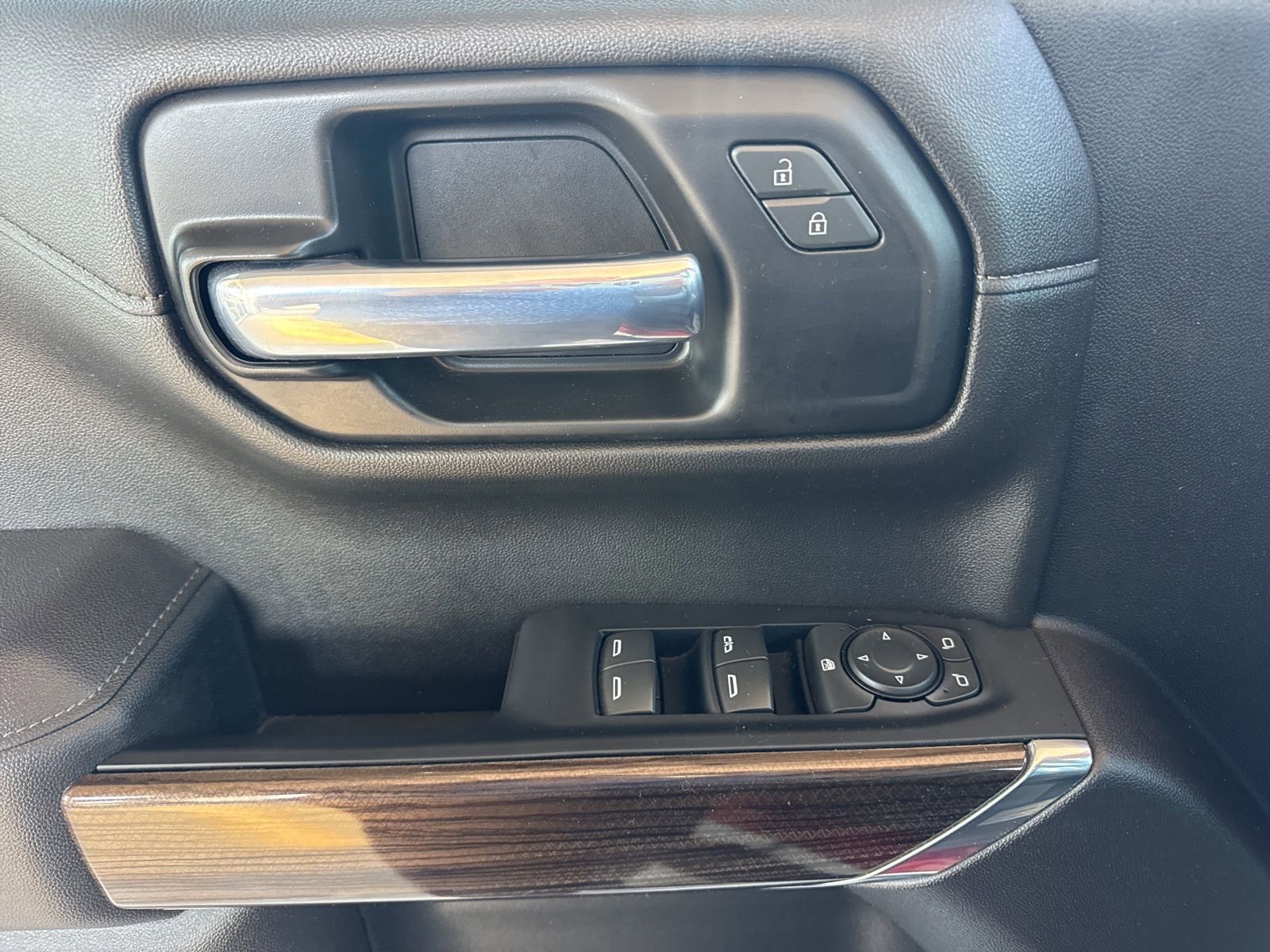 Used 2021 Chevrolet Silverado 1500 LT Trail Boss w/ Convenience Package II image 31