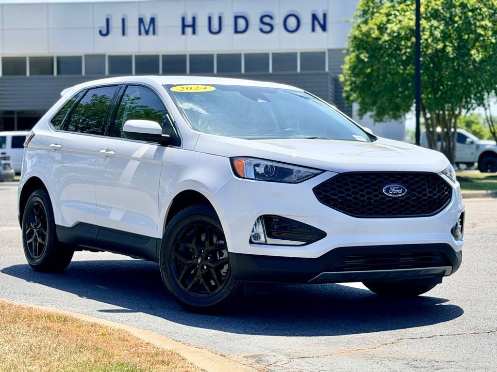 Certified 2024 Ford Edge SEL w/ Convenience Package AWD/4WD image 2