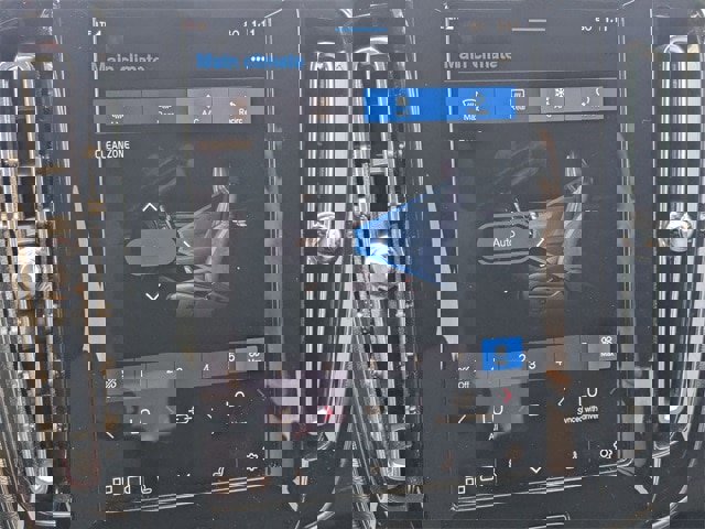 Used 2023 Volvo XC40 B5 Core image 18