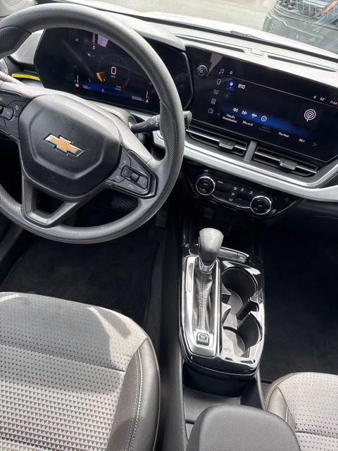 Used 2024 Chevrolet Trax LT FWD image 30