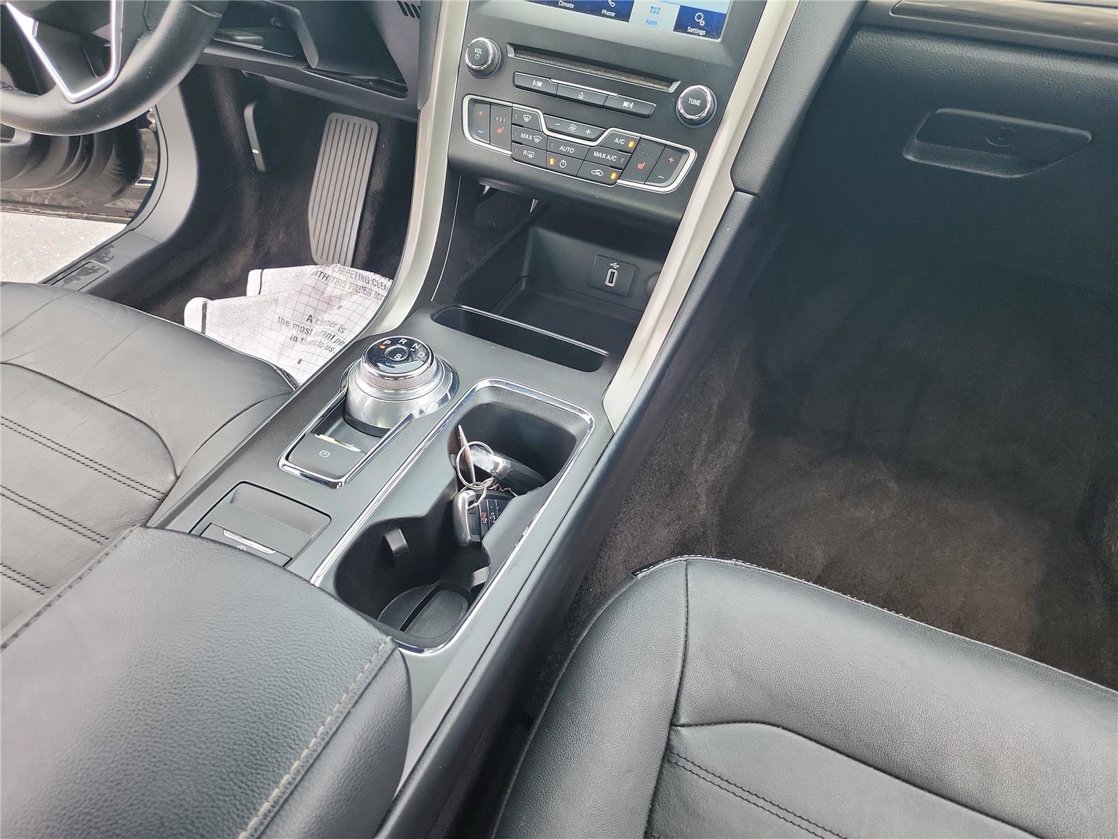 Certified 2018 Ford Fusion SE w/ Fusion SE Technology Package FWD image 21