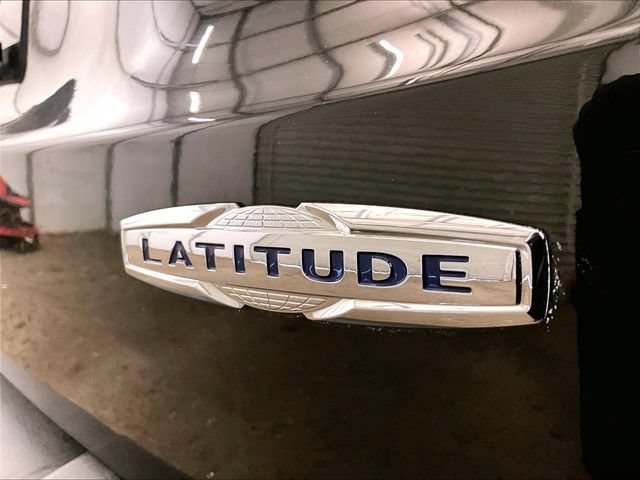 Used 2020 Jeep Renegade Latitude w/ Cold Weather Group AWD/4WD image 13