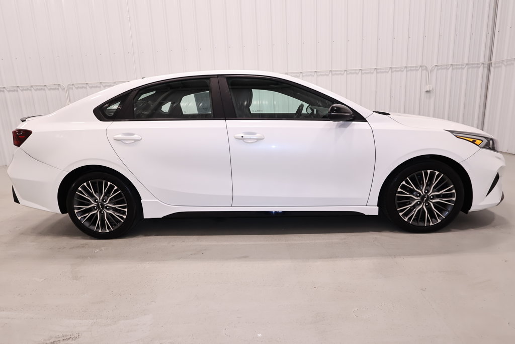 Used 2022 Kia Forte GT-Line w/ GT-Line Premium Package FWD image 2