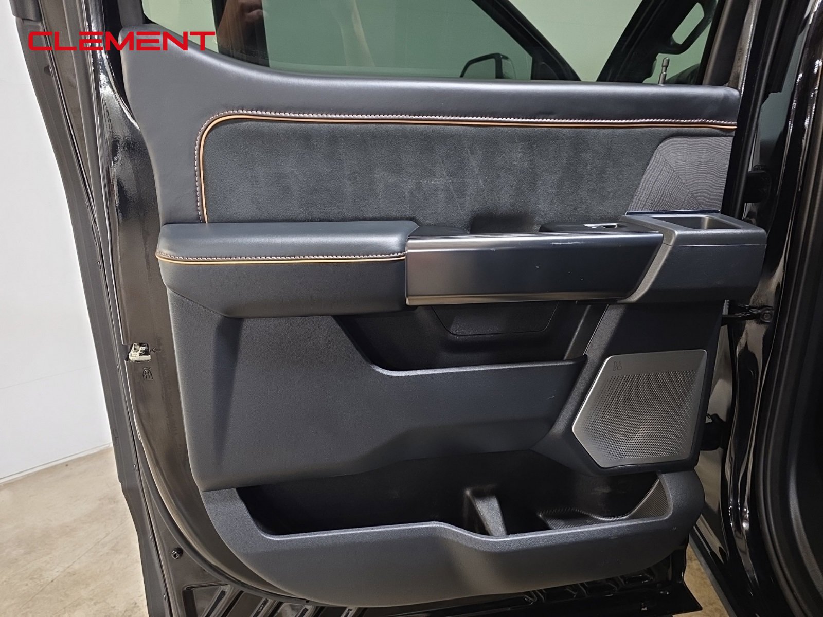 Certified 2023 Ford F450 Platinum w/ FX4 Off-Road Package image 31