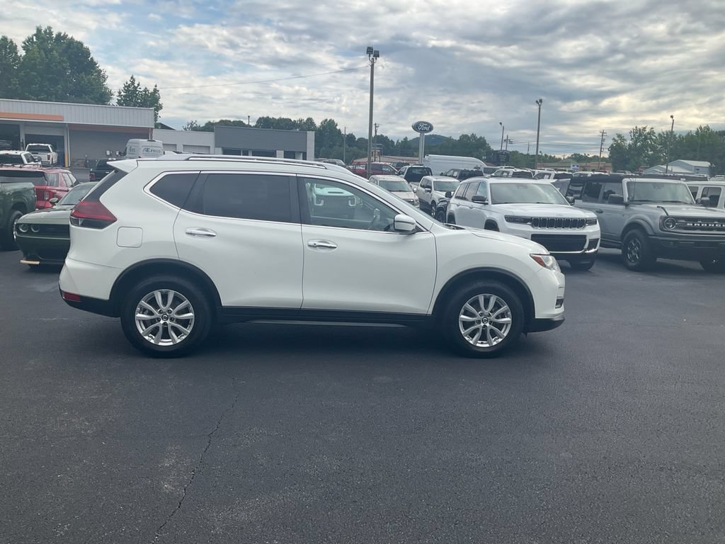 Used 2019 Nissan Rogue SV FWD image 4
