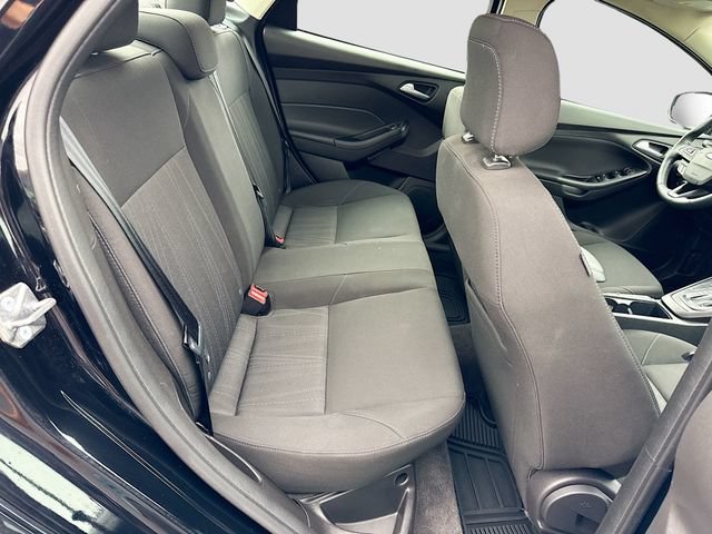 Certified 2018 Ford Focus SE w/ Cold Weather Package FWD image 33