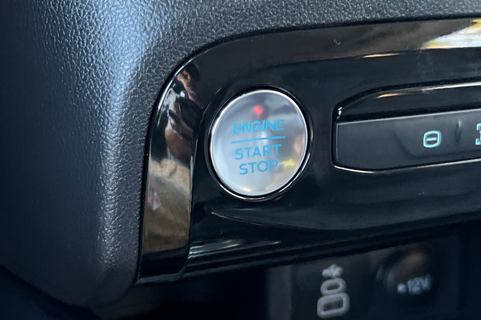 Certified 2024 Ford Escape SE FWD image 32