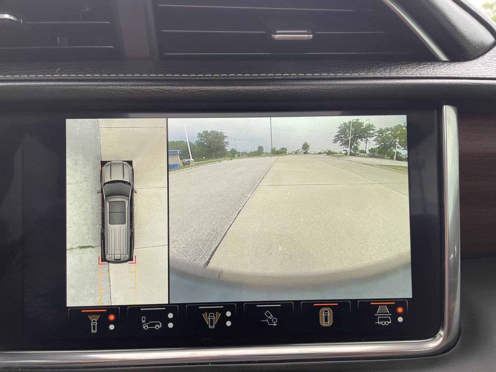 Used 2024 GMC Yukon XL Denali Ultimate AWD/4WD image 29