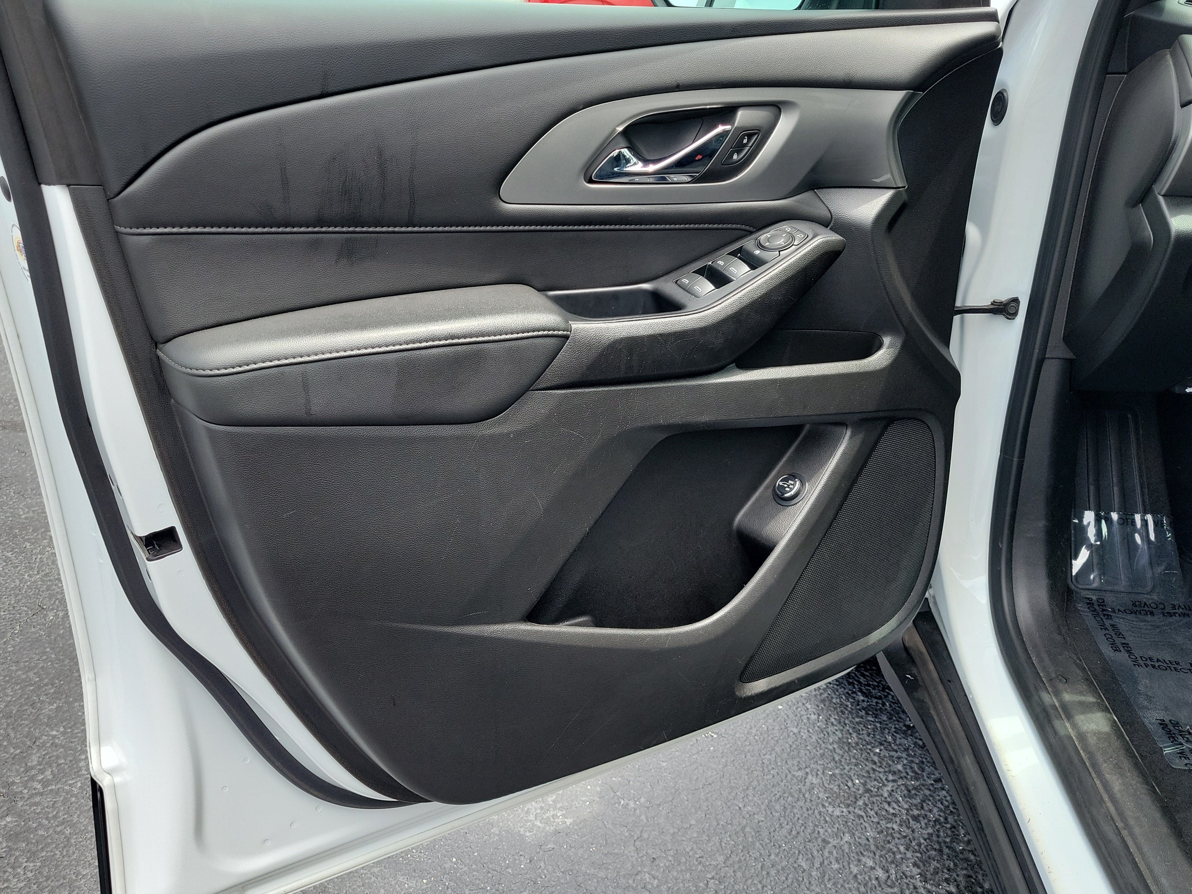 Used 2023 Chevrolet Traverse LT FWD image 18