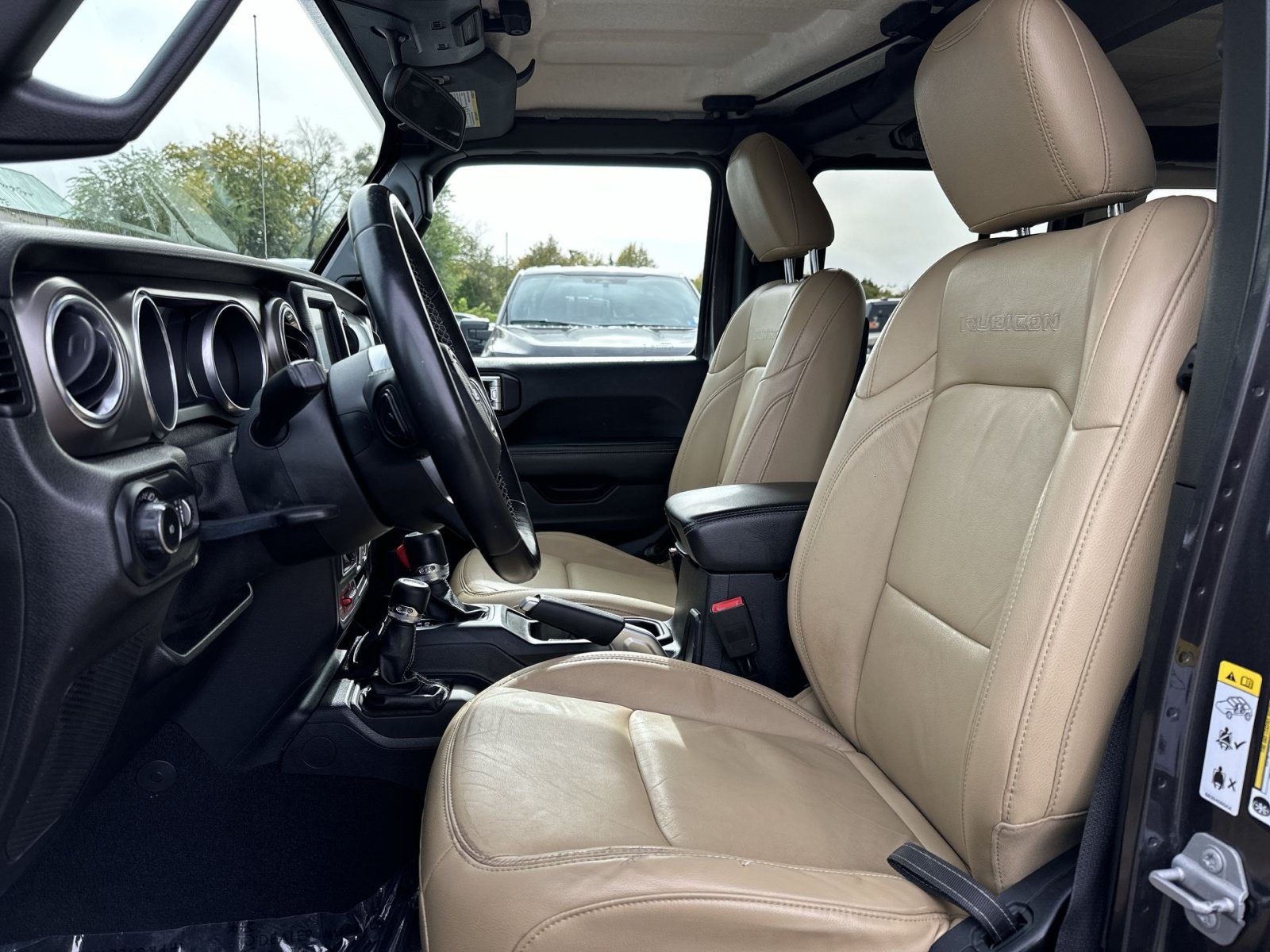Used 2018 Jeep Wrangler Unlimited Rubicon w/ Dual Top Group AWD/4WD image 14