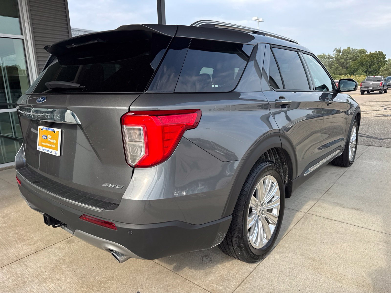 Certified 2024 Ford Explorer Limited w/ Limited Technology Package AWD/4WD image 8