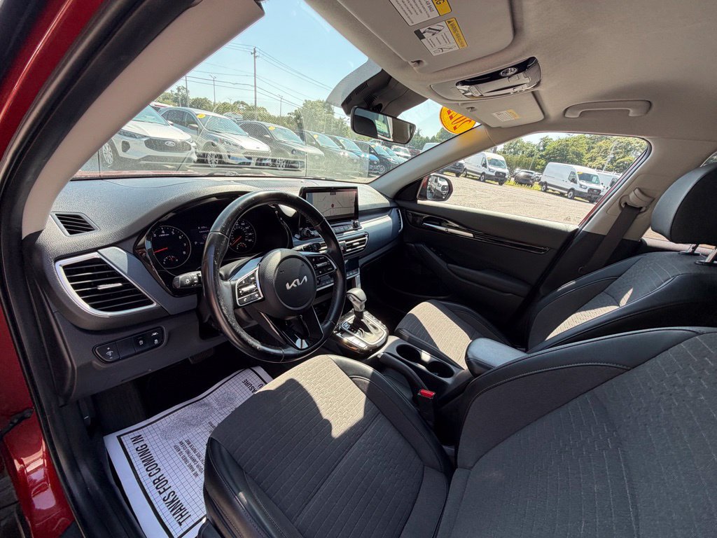 Used 2022 Kia Seltos S AWD/4WD image 16