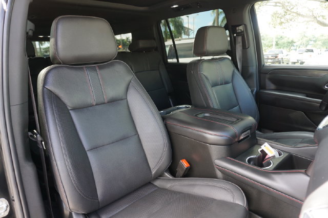 Used 2023 Chevrolet Suburban RST RWD image 2
