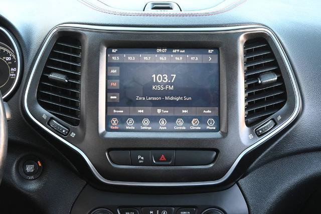 Used 2019 Jeep Cherokee Trailhawk w/ Comfort/Convenience Group AWD/4WD image 27