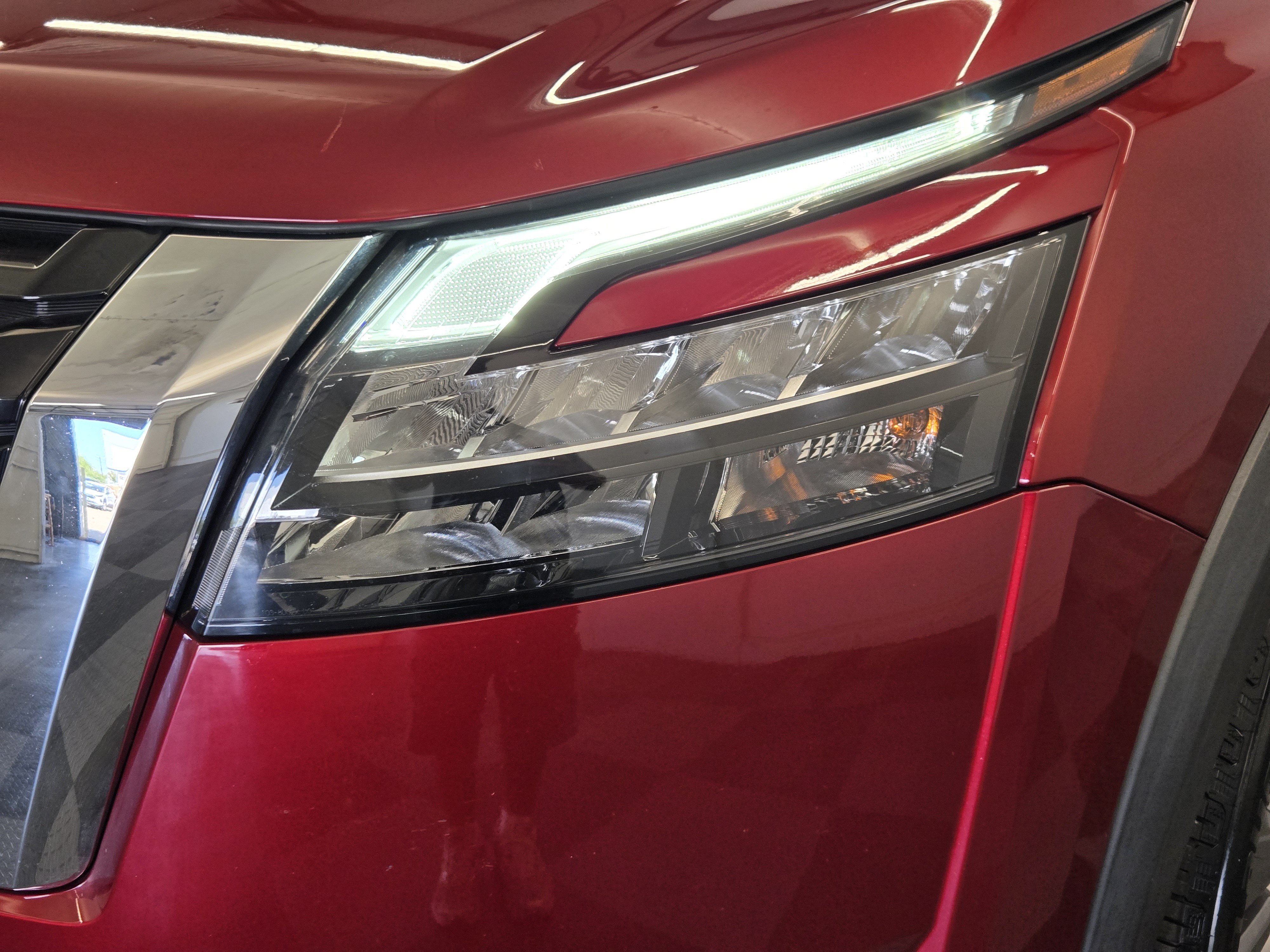Used 2023 Nissan Pathfinder SV FWD image 8