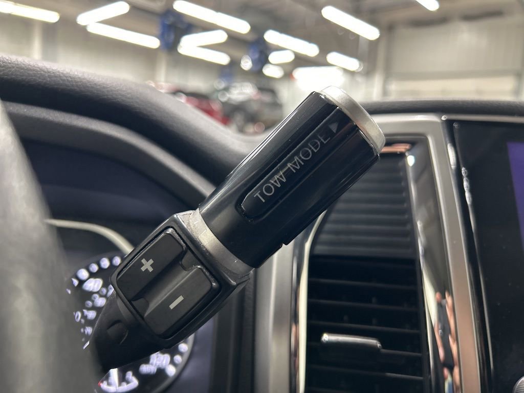 Used 2020 Nissan Titan SV w/ SV Convenience Package image 21