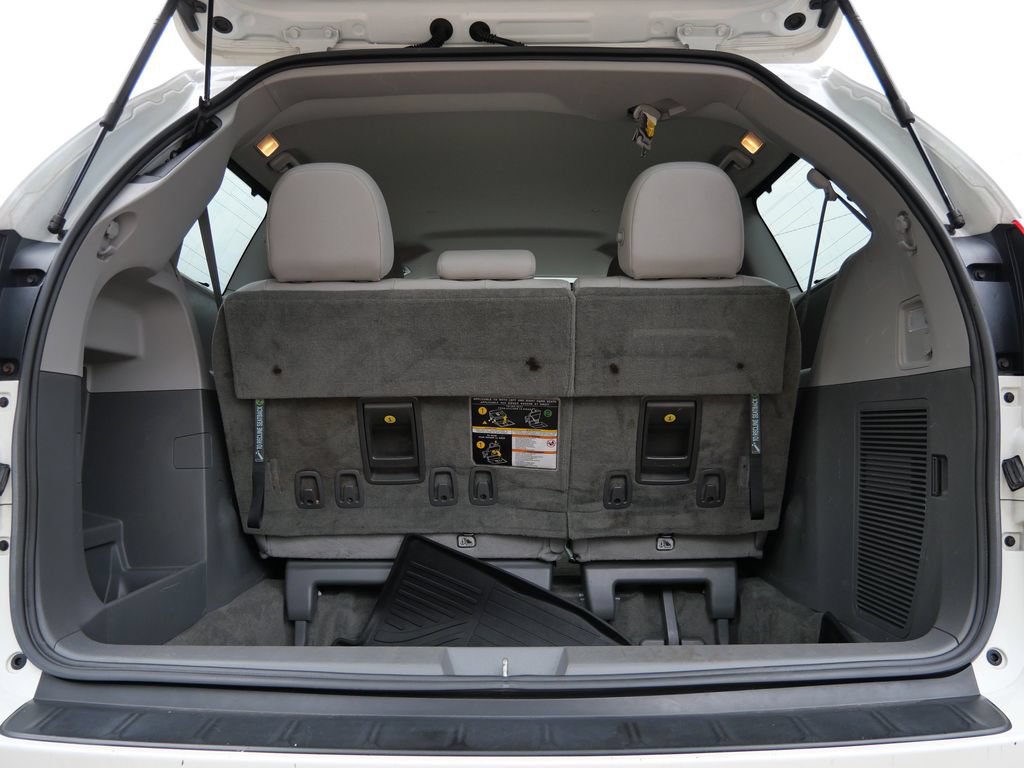 Used 2018 Toyota Sienna XLE w/ XLE Navigation Package AWD/4WD image 9