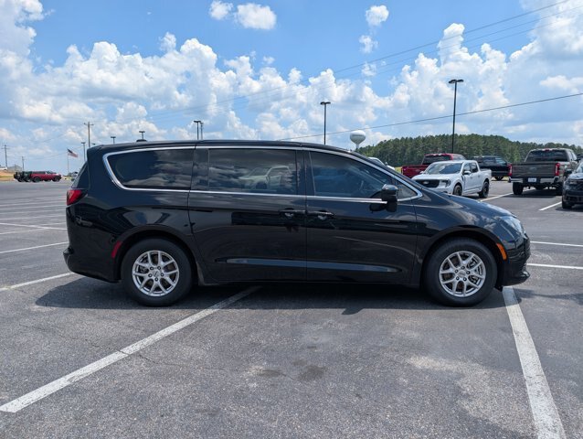 Used 2024 Chrysler Voyager LX FWD image 6
