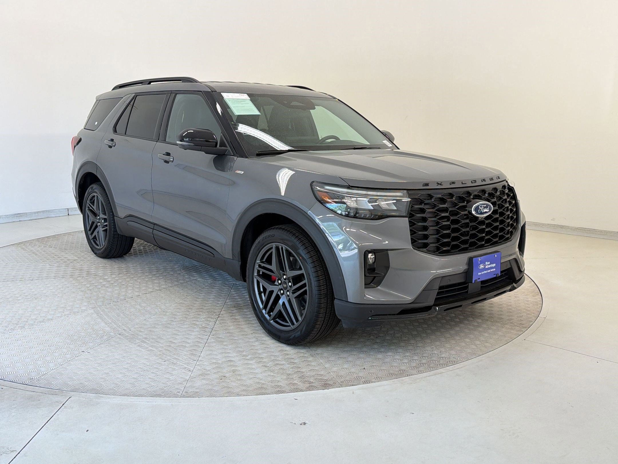 Certified 2025 Ford Explorer ST-Line w/ ST-Line Street Pack image 7