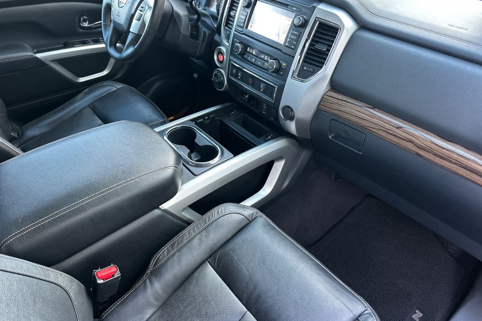 Used 2017 Nissan Titan SL AWD/4WD image 15