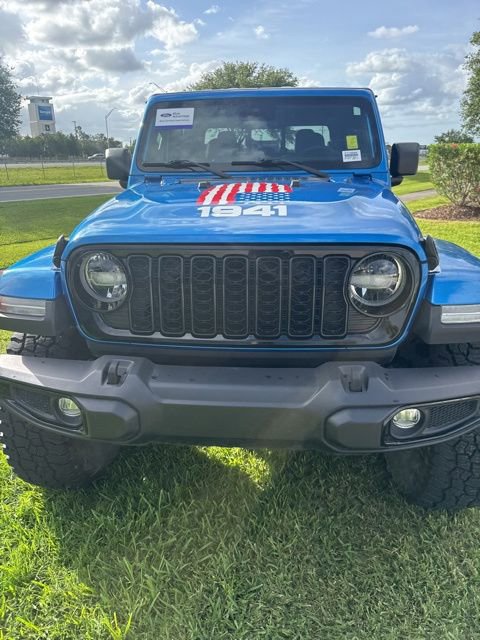 Used 2024 Jeep Gladiator Sport AWD/4WD image 3