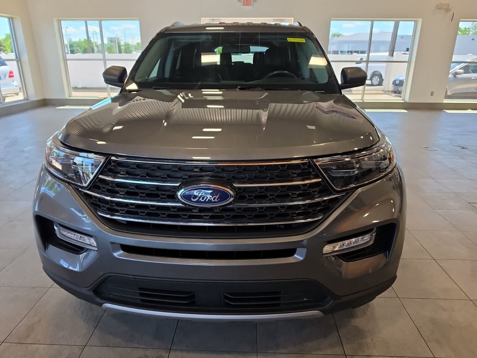 Certified 2022 Ford Explorer XLT w/ Equipment Group 202A AWD/4WD image 3