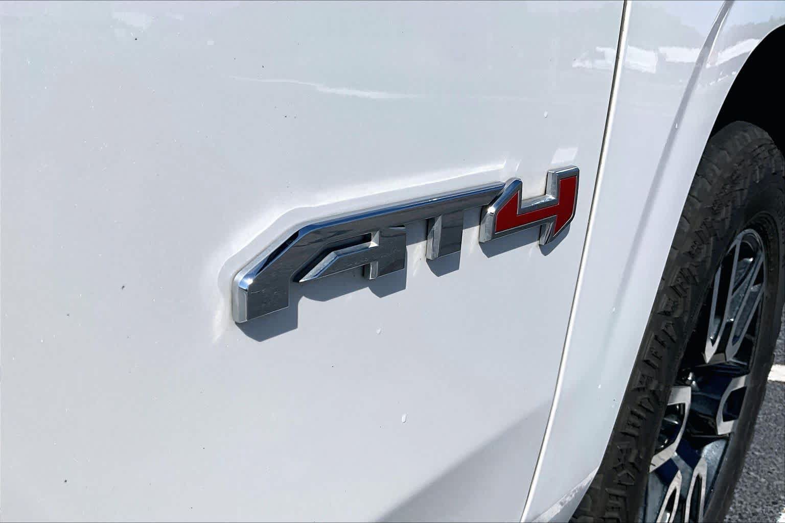 Used 2024 GMC Yukon AT4 w/ AT4 Premium Plus Package AWD/4WD image 33