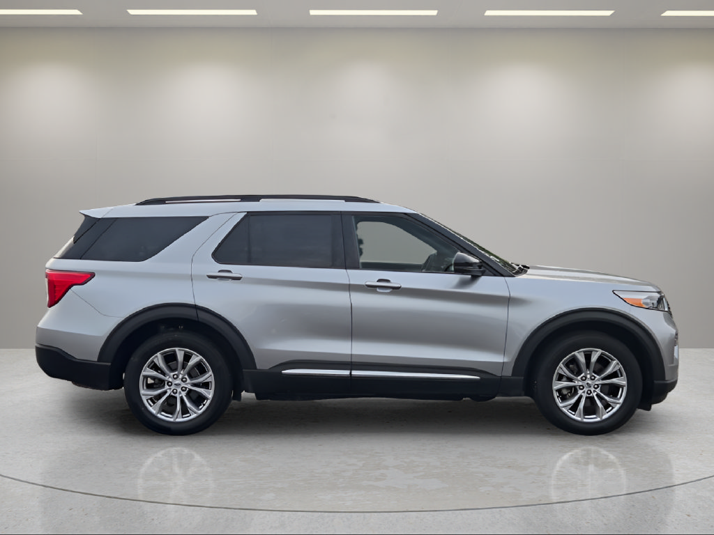 Certified 2023 Ford Explorer XLT w/ Equipment Group 202A AWD/4WD image 9