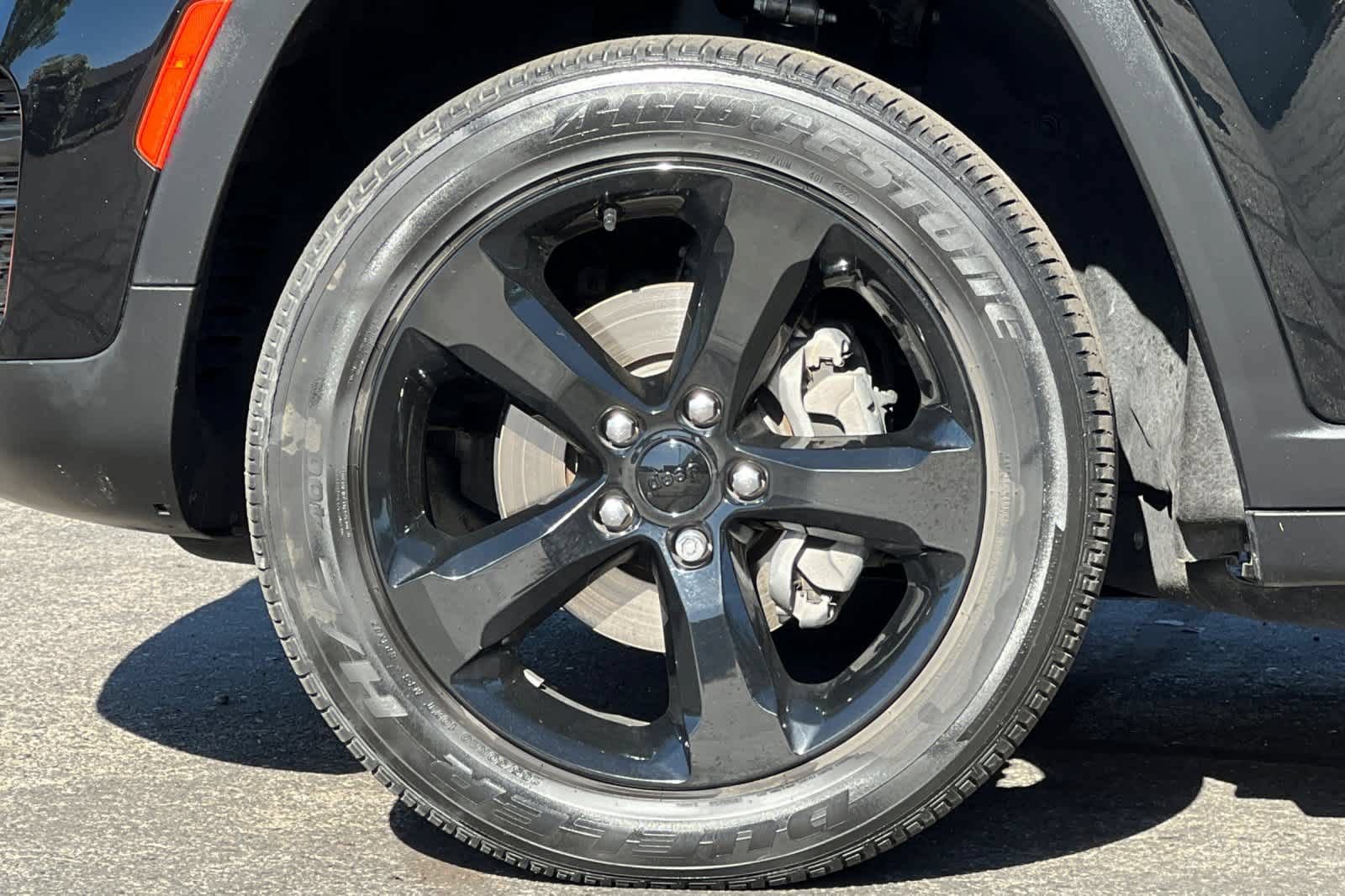 Used 2023 Jeep Grand Cherokee Altitude AWD/4WD image 26
