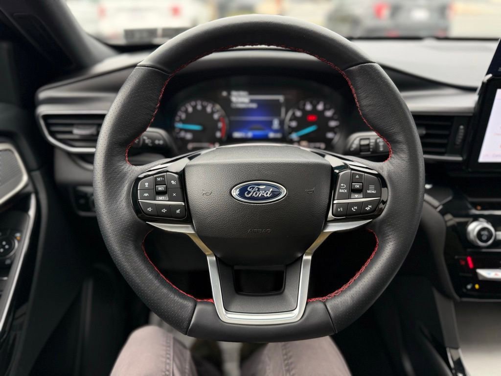 Certified 2023 Ford Explorer ST-Line w/ Class IV Trailer Tow Package image 17