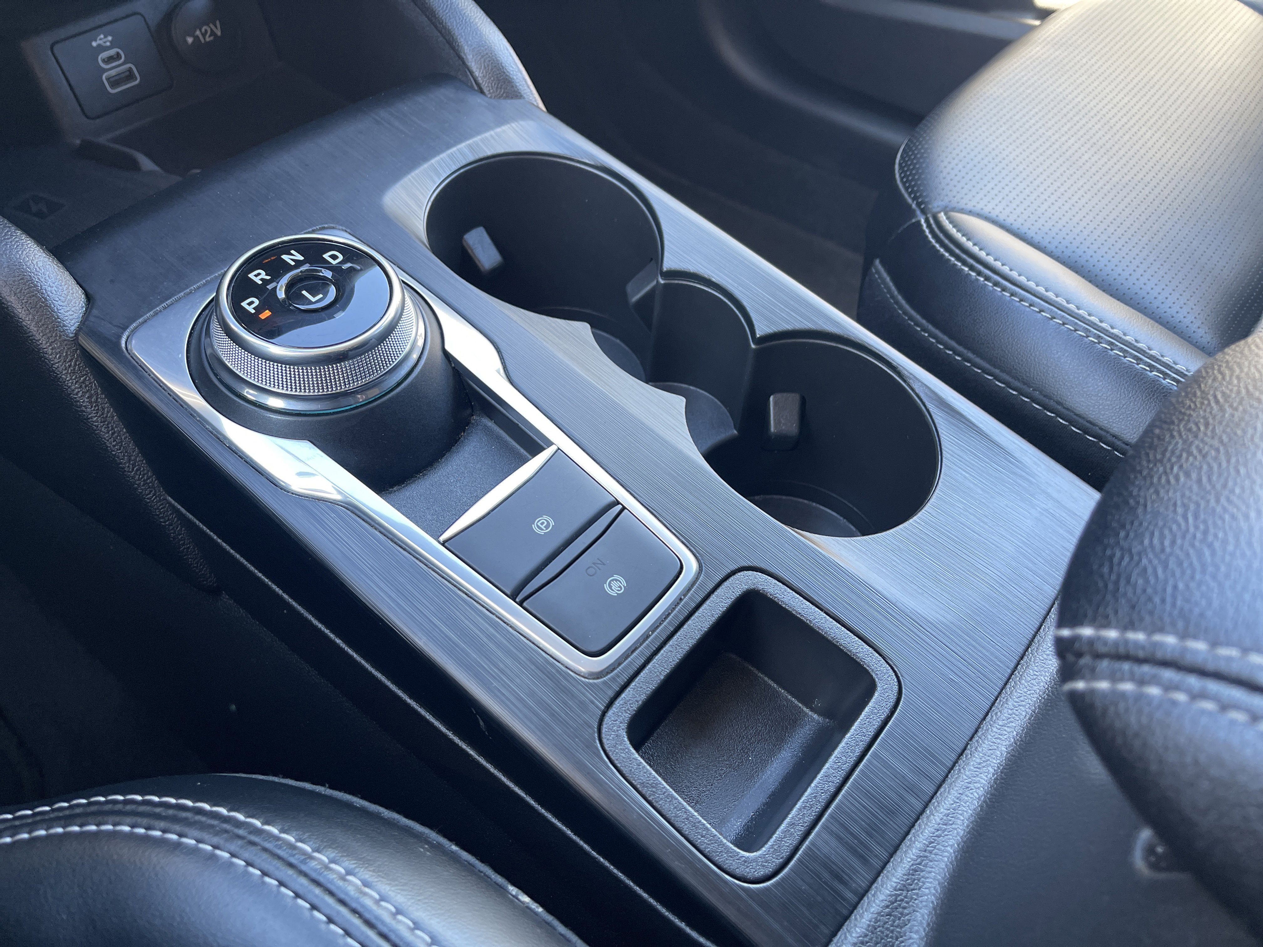 Certified 2025 Ford Escape Platinum AWD/4WD image 24