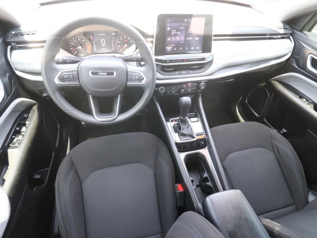 Used 2025 Jeep Compass Sport w/ Mopar Graphics Package AWD/4WD image 6