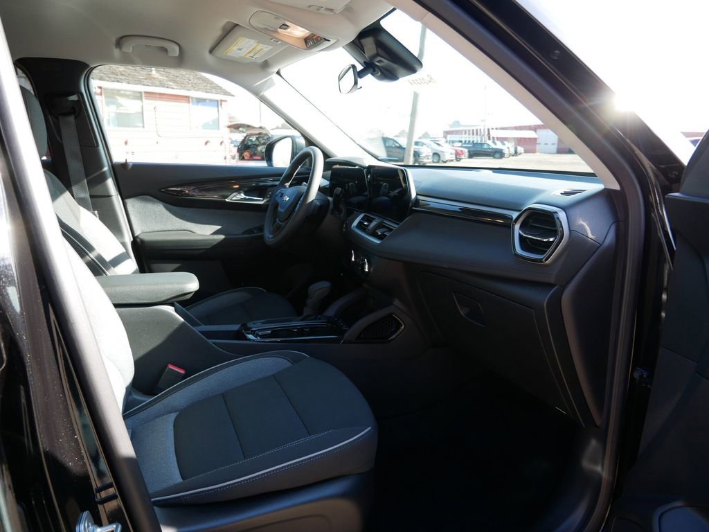 Used 2025 Chevrolet TrailBlazer LS w/ LS Convenience Package image 8