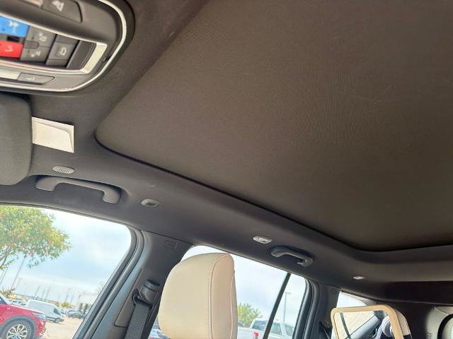 Used 2025 Jeep Grand Cherokee Limited w/ Black Appearance Package AWD/4WD image 9