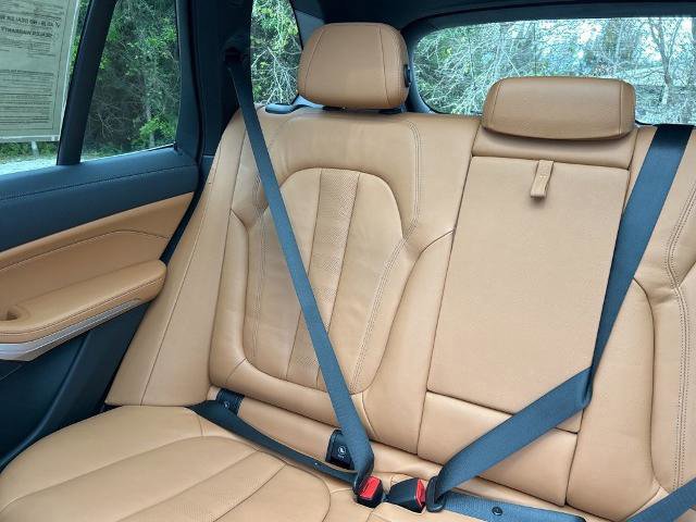 Used 2022 BMW X5 xDrive40i w/ Premium Package image 12