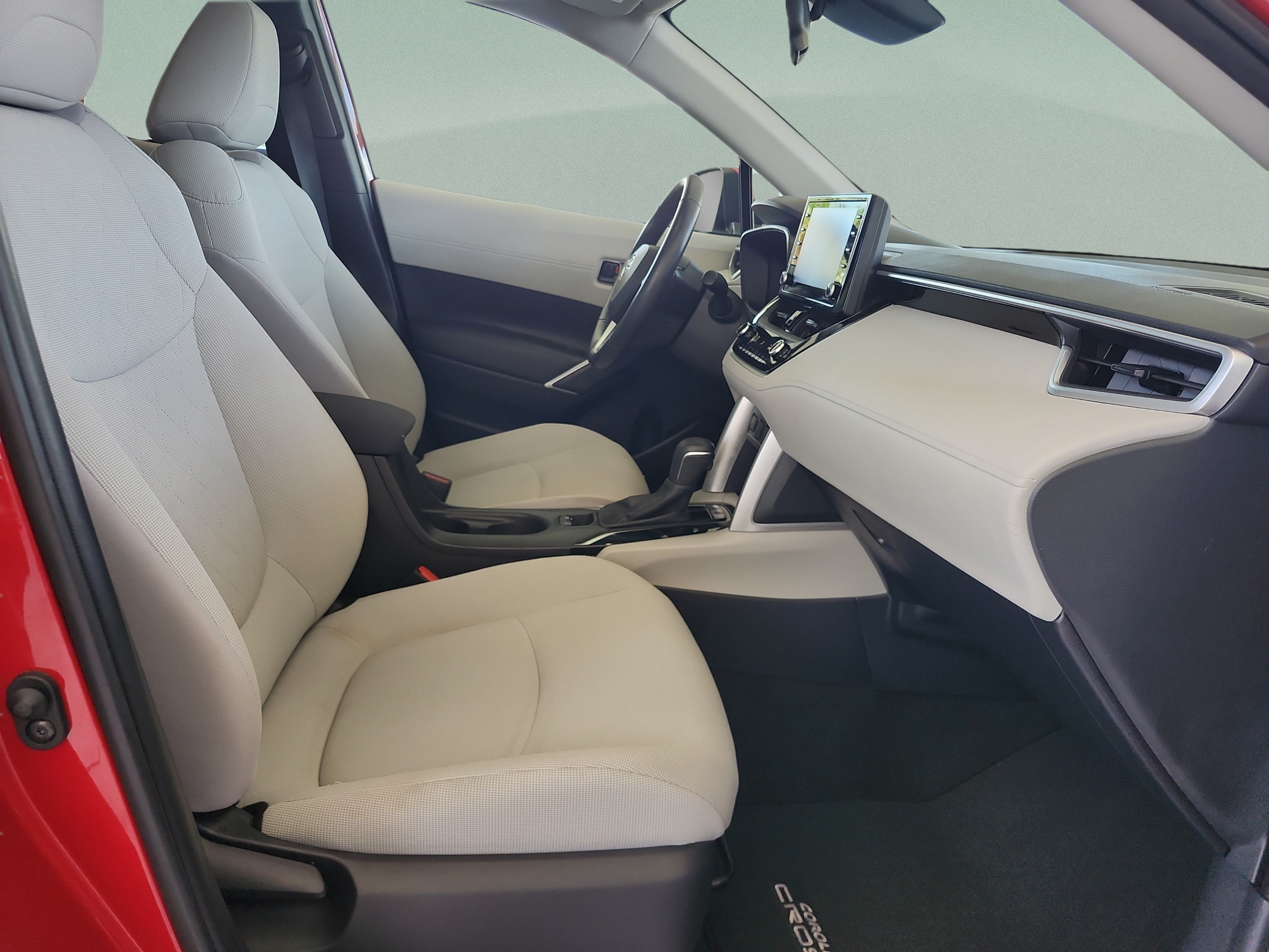 Used 2022 Toyota Corolla Cross LE w/ Moonroof Package FWD image 20