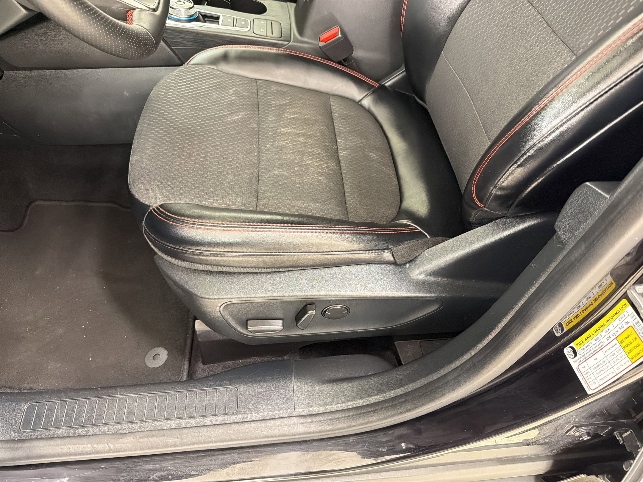 Certified 2024 Ford Escape ST-Line AWD/4WD image 13