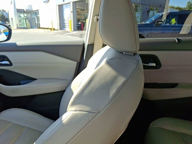 Used 2023 Nissan Rogue SV w/ SV Premium Package image 18