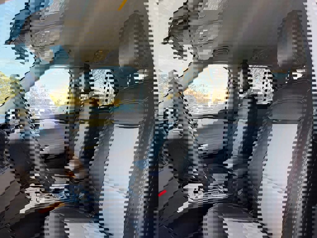 Certified 2022 Ford Explorer XLT w/ Equipment Group 202A image 20