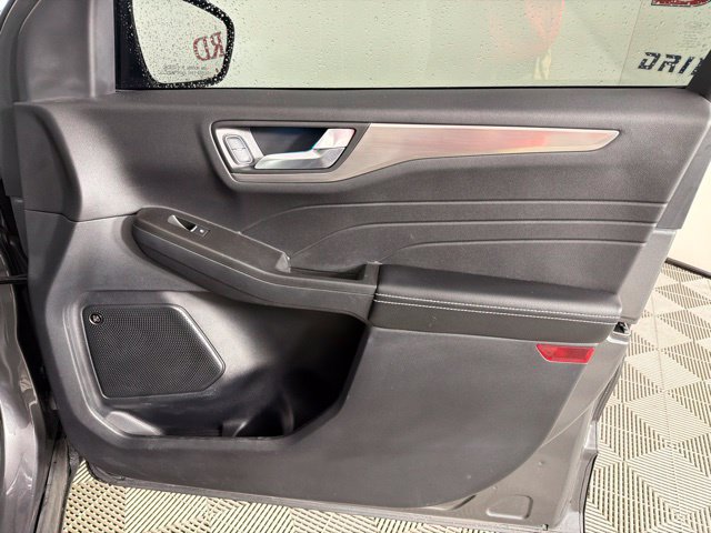Certified 2021 Ford Escape Titanium AWD/4WD image 33