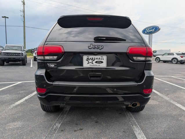 Used 2020 Jeep Grand Cherokee Altitude RWD image 3