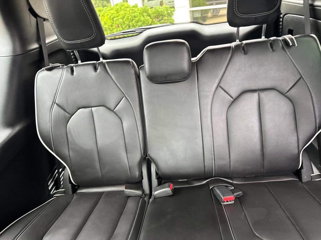 Used 2025 Chrysler Pacifica Limited FWD image 24