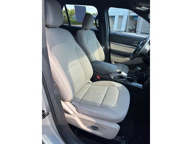 Certified 2018 Ford Explorer XLT FWD image 6
