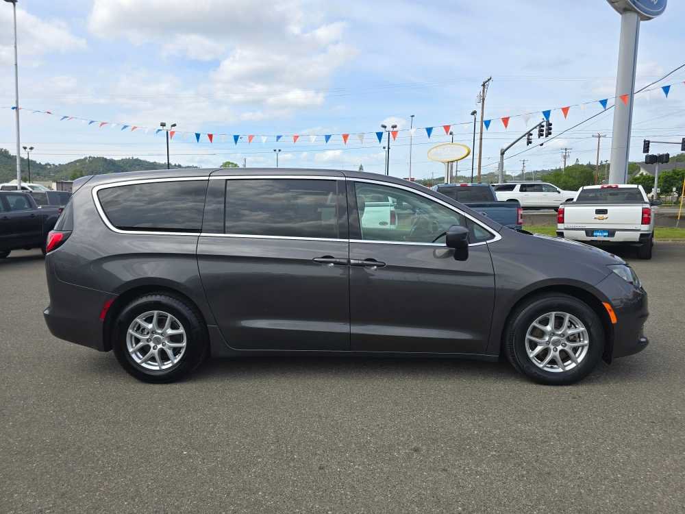 Used 2023 Chrysler Voyager LX FWD image 6