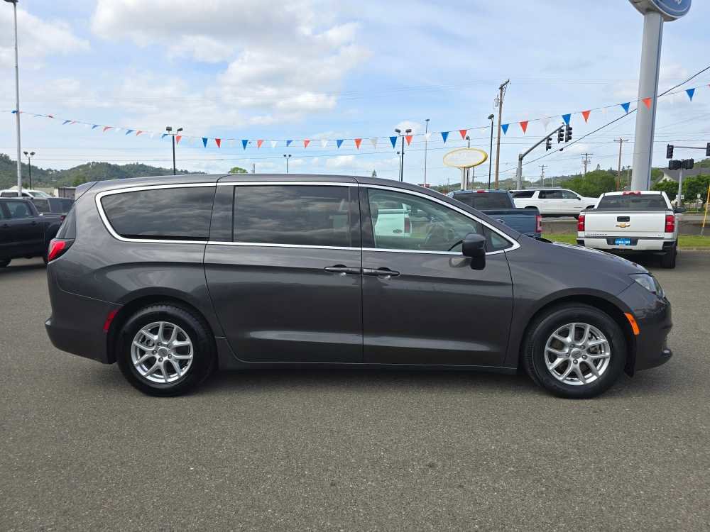 Used 2023 Chrysler Voyager LX FWD image 6