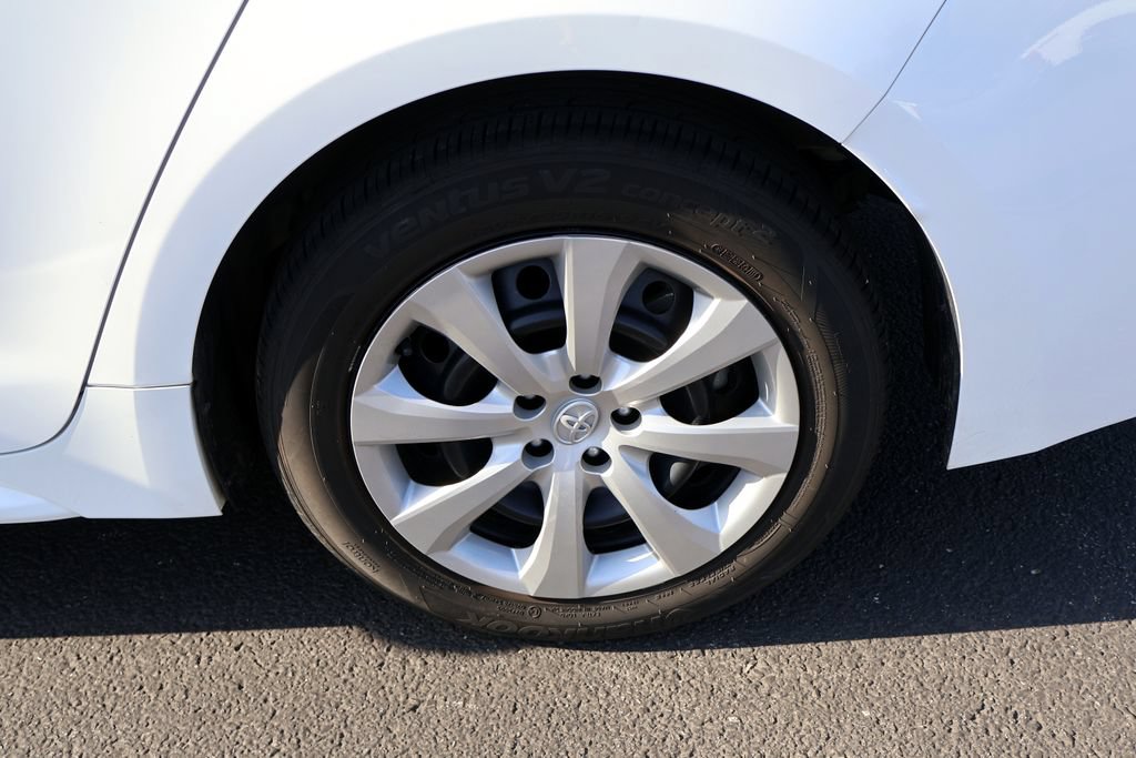 Used 2022 Toyota Corolla LE FWD image 17