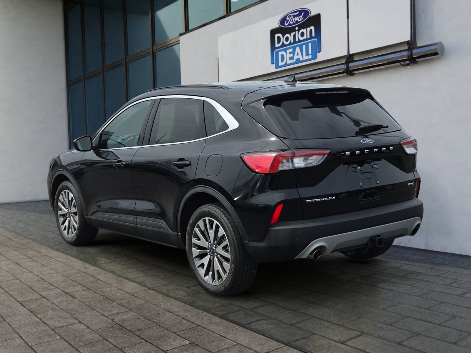 Certified 2022 Ford Escape Titanium w/ Class II Trailer Tow Package AWD/4WD image 5